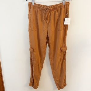 C&C California Tan Cargo Joggers Elastic Waist Pull On Relaxed fit Size L NEW